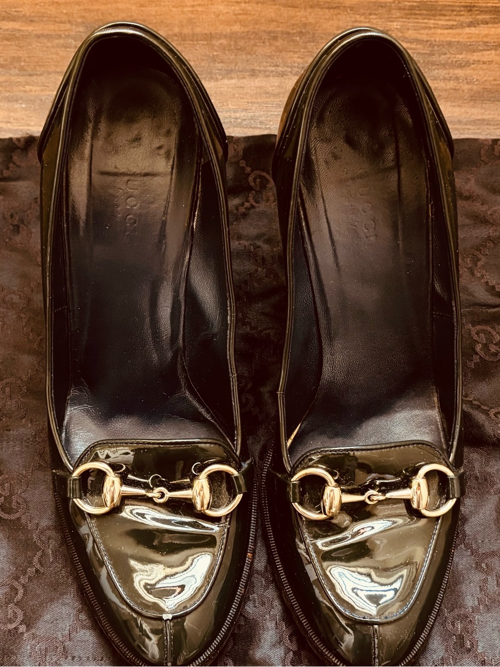 Rare Vintage Gucci Patent Leather Pumps in Dark Green. Made in Italy.